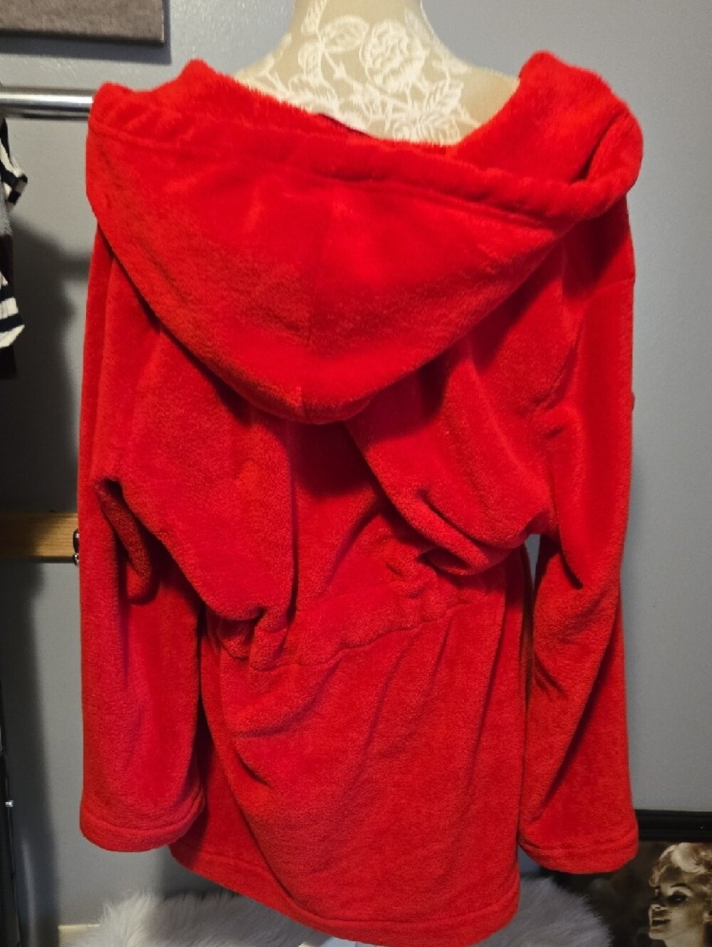 Xhilaration Plush Hooded Robe in Bright Red with Tie Belt - Picture 3 of 4